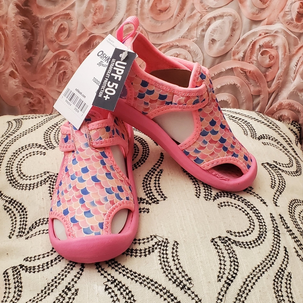 Pink Oshkosh girl toddler saldal